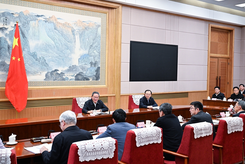 李強主持召開專家、企業家和教科文衛體等領域代表座談會 聽取對政府工作報告的意見建議