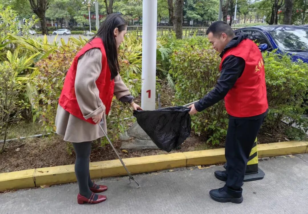 彎腰一秒，讓園區(qū)顏值“滿格”！